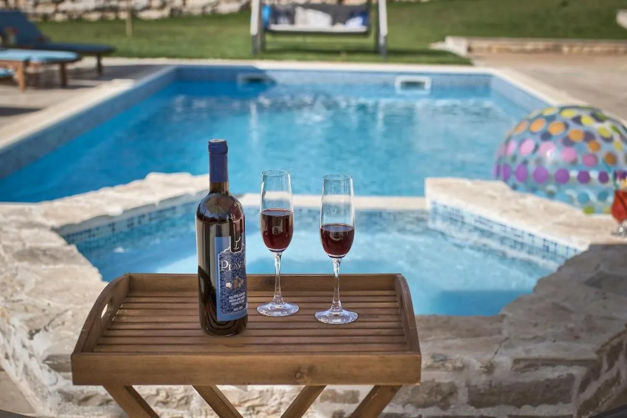 Villa 1520 Žminj 0*,